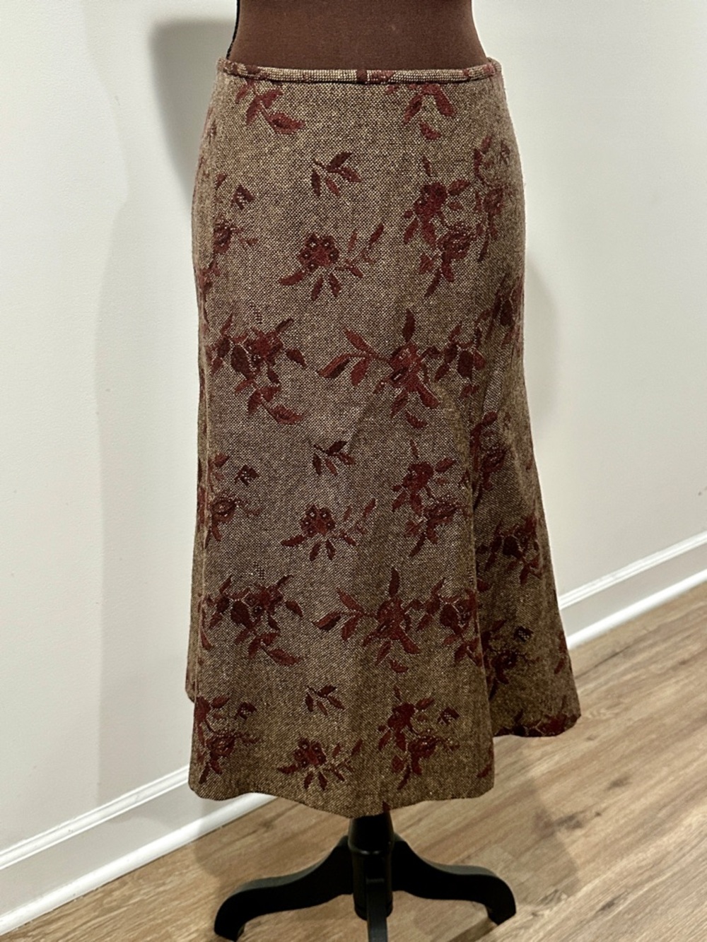 Kasper Brown Tweed A-Line Skirt with Burgundy Floral Motif